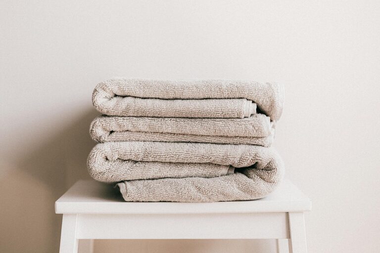 How to Create a Minimalist Bathroom Setup for a Clean, Calm Space
